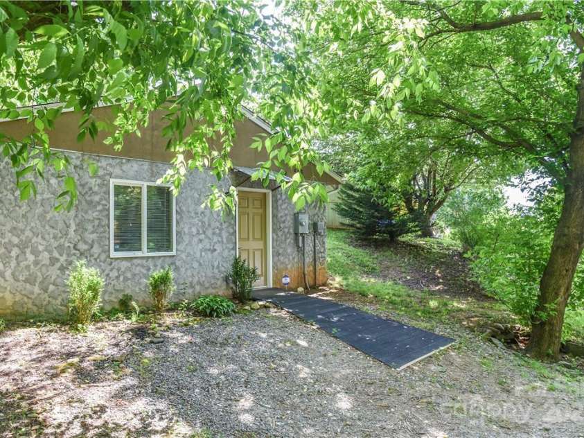 543 College Street, Asheville, NC 28801.  MLS# CAR4083737, YatesRealty ID 473. 