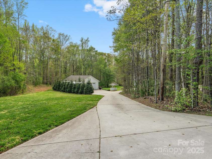 1725 Hannon Farm Road, Fort Mill, SC 29715.  MLS# CAR4242184, YatesRealty ID 4730. 
