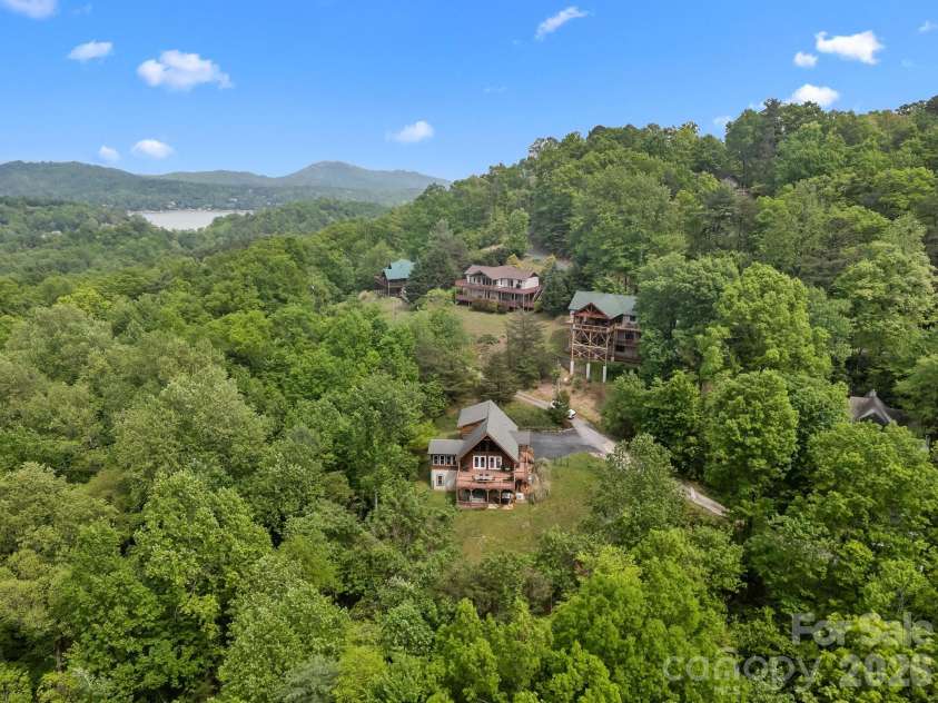 173 Mistletoe Park, Lake Lure, NC 28746.  MLS# CAR4252305, YatesRealty ID 4730. 3 minutes to Lake Lure Beach!