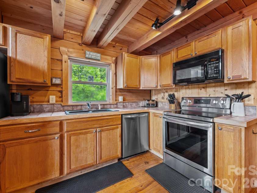 173 Mistletoe Park, Lake Lure, NC 28746.  MLS# CAR4252305, YatesRealty ID 4730. 