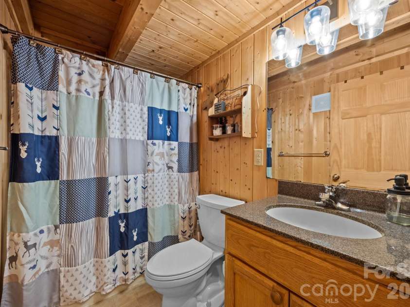 173 Mistletoe Park, Lake Lure, NC 28746.  MLS# CAR4252305, YatesRealty ID 4730. Main level bathroom