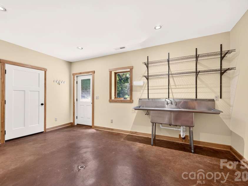 243 Cragmont Road, Black Mountain, NC 28711.  MLS# CAR4418774, YatesRealty ID 47300. 