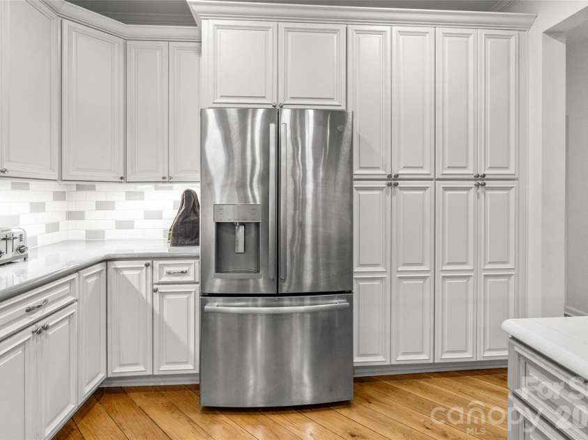 9344 Henry Harris Road, Indian Land, SC 29707.  MLS# CAR4418648, YatesRealty ID 47301. Kitchen