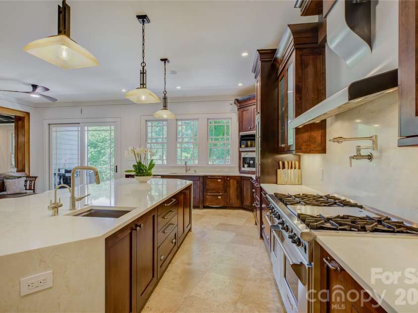 10310 Wildlife Road, Charlotte, NC 28278.  MLS# CAR4414606, YatesRealty ID 47305. Kitchen