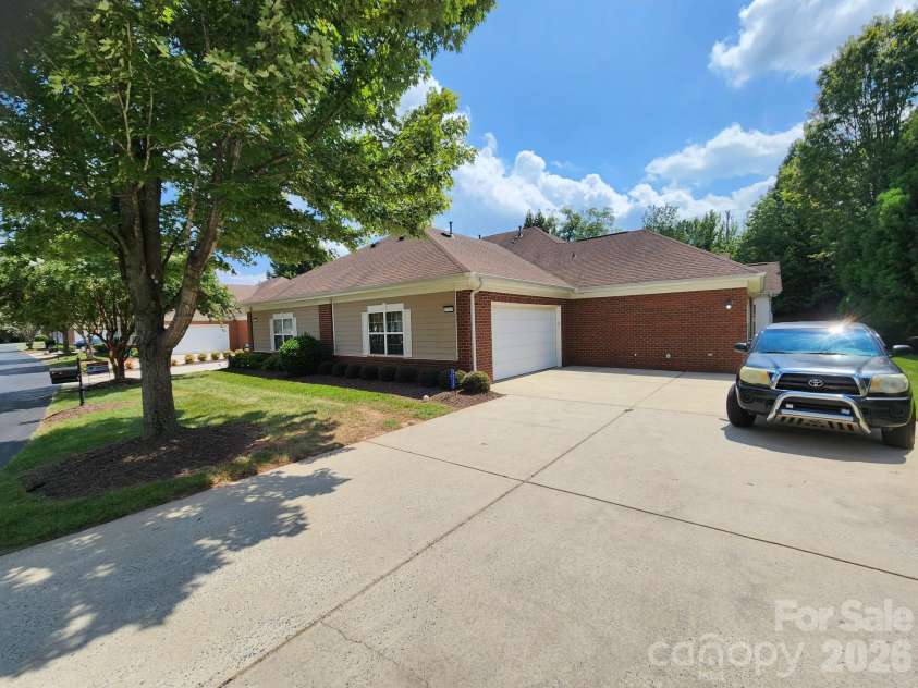 3225 Abbey Walk Lane, Matthews, NC 28105.  MLS# CAR4418549, YatesRealty ID 47307. 