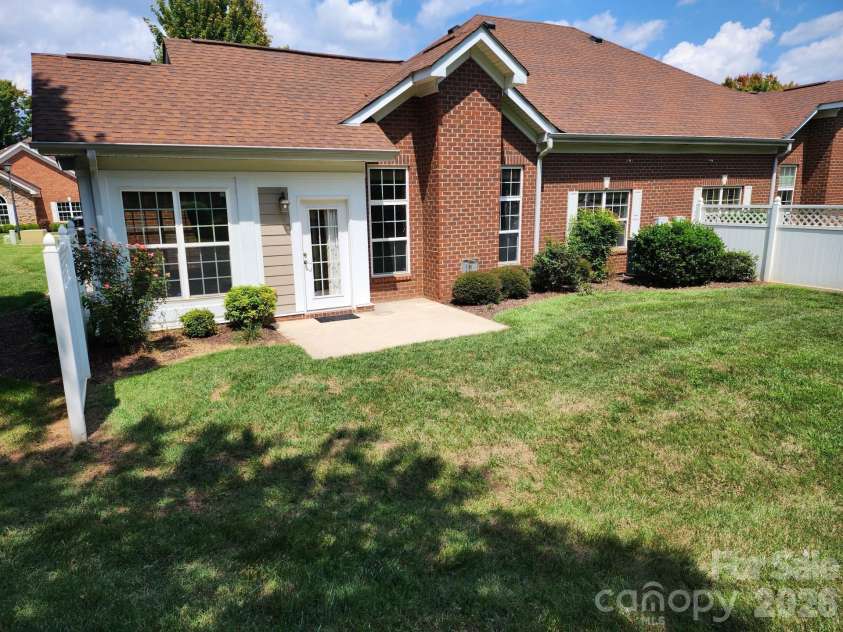 3225 Abbey Walk Lane, Matthews, NC 28105.  MLS# CAR4418549, YatesRealty ID 47307. 