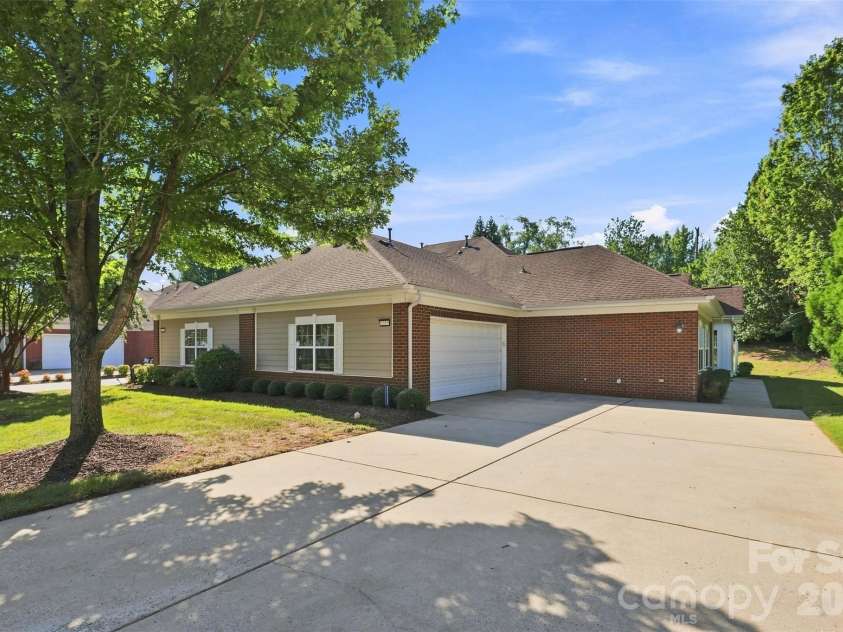 3225 Abbey Walk Lane, Matthews, NC 28105.  MLS# CAR4421215, YatesRealty ID 47307. 