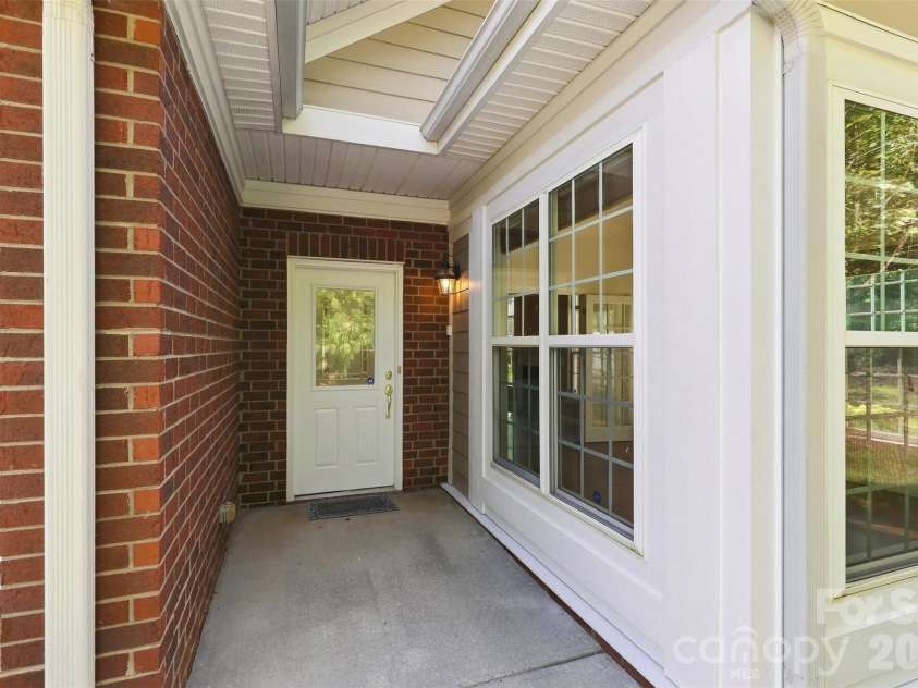 3225 Abbey Walk Lane, Matthews, NC 28105.  MLS# CAR4421215, YatesRealty ID 47307. 