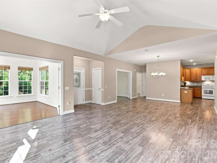3225 Abbey Walk Lane, Matthews, NC 28105.  MLS# CAR4421215, YatesRealty ID 47307. 