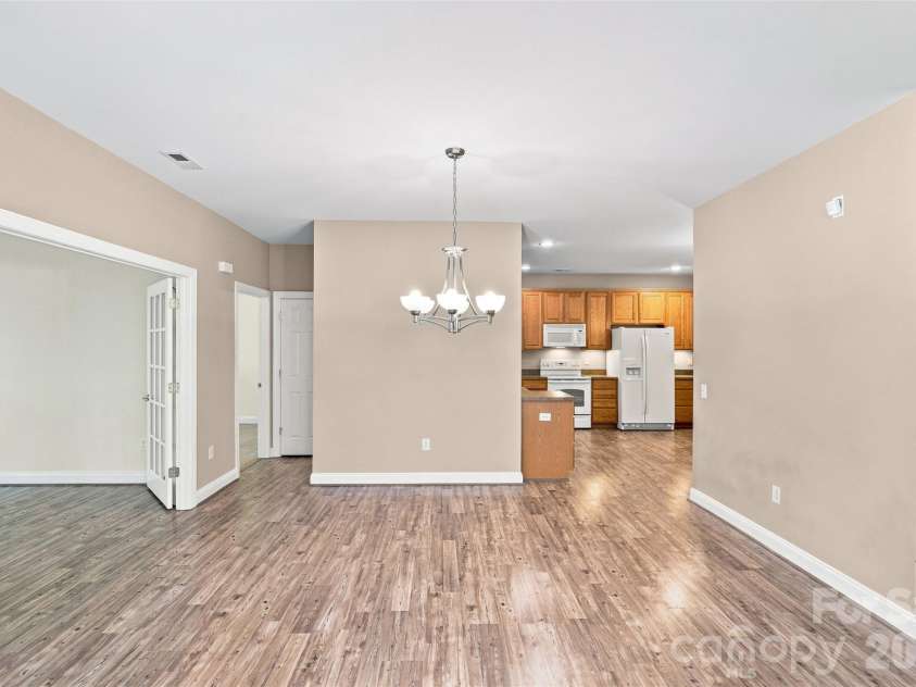 3225 Abbey Walk Lane, Matthews, NC 28105.  MLS# CAR4421215, YatesRealty ID 47307. 