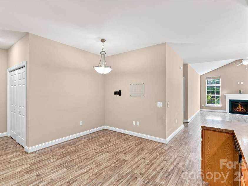 3225 Abbey Walk Lane, Matthews, NC 28105.  MLS# CAR4421215, YatesRealty ID 47307. 