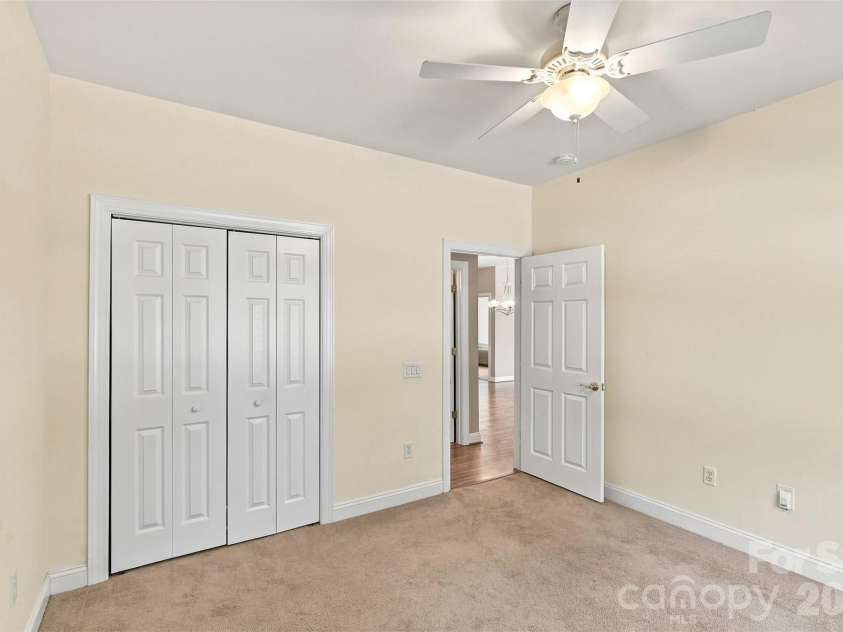 3225 Abbey Walk Lane, Matthews, NC 28105.  MLS# CAR4421215, YatesRealty ID 47307. 