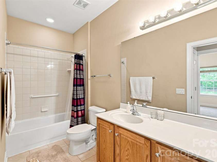 3225 Abbey Walk Lane, Matthews, NC 28105.  MLS# CAR4421215, YatesRealty ID 47307. 