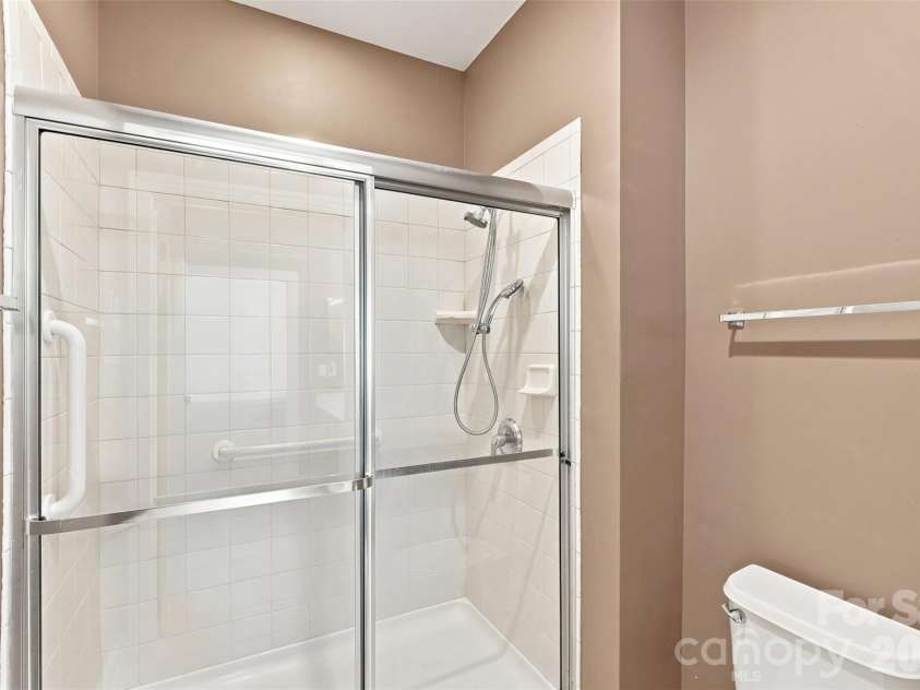 3225 Abbey Walk Lane, Matthews, NC 28105.  MLS# CAR4421215, YatesRealty ID 47307. 