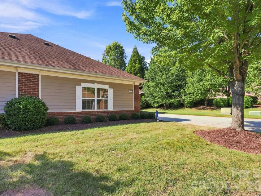 3225 Abbey Walk Lane, Matthews, NC 28105.  MLS# CAR4421215, YatesRealty ID 47307. 