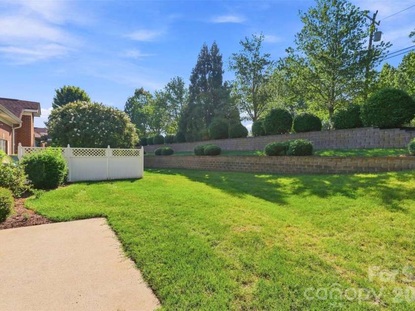 3225 Abbey Walk Lane, Matthews, NC 28105.  MLS# CAR4421215, YatesRealty ID 47307. 