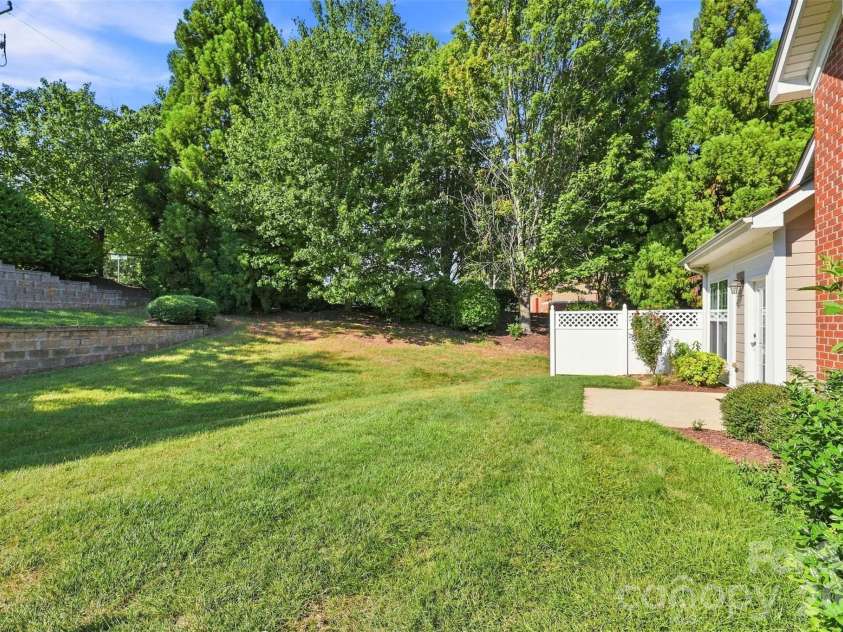 3225 Abbey Walk Lane, Matthews, NC 28105.  MLS# CAR4421215, YatesRealty ID 47307. 