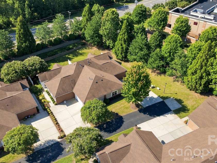 3225 Abbey Walk Lane, Matthews, NC 28105.  MLS# CAR4421215, YatesRealty ID 47307. 
