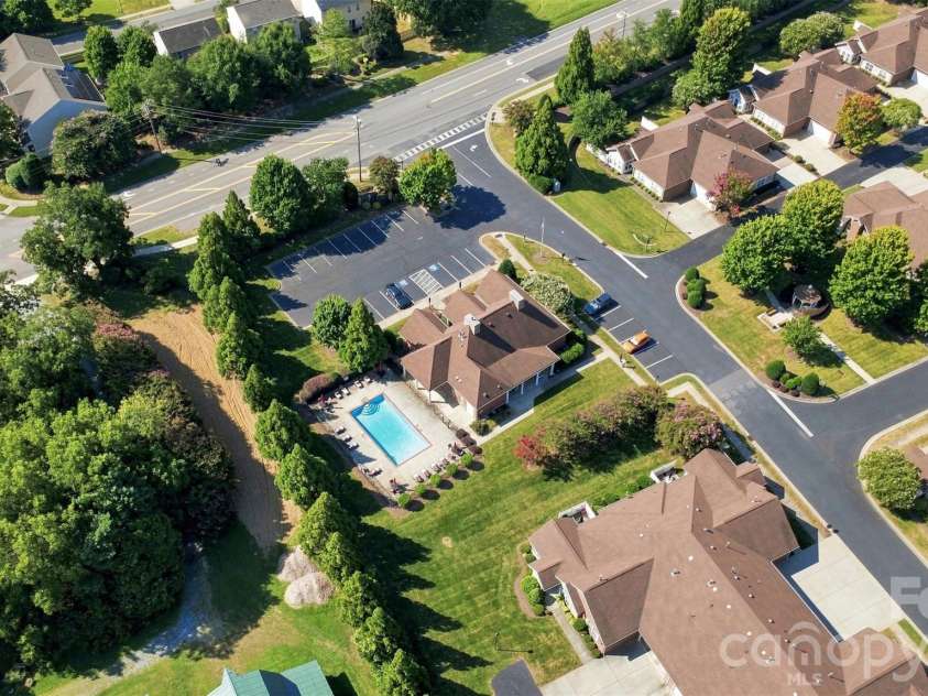 3225 Abbey Walk Lane, Matthews, NC 28105.  MLS# CAR4421215, YatesRealty ID 47307. 