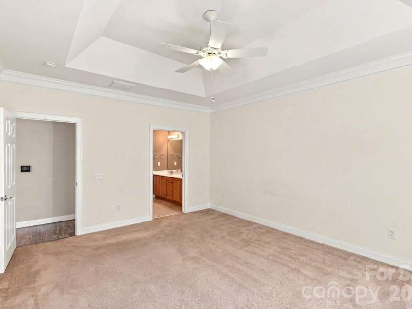 3225 Abbey Walk Lane, Matthews, NC 28105.  MLS# CAR4421215, YatesRealty ID 47307. 