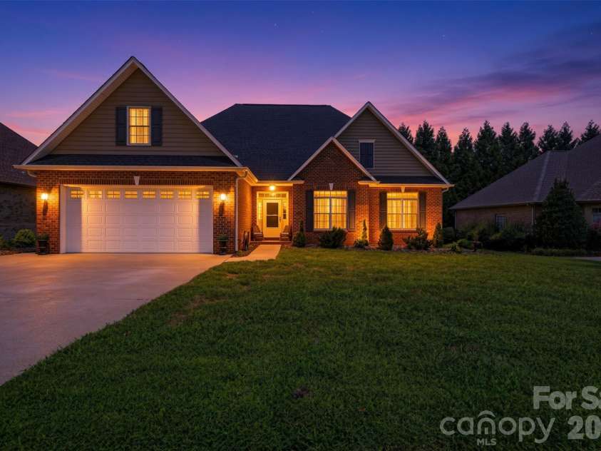 1719 30th Avenue Court, Hickory, NC 28601.  MLS# CAR4417050, YatesRealty ID 47309. 
