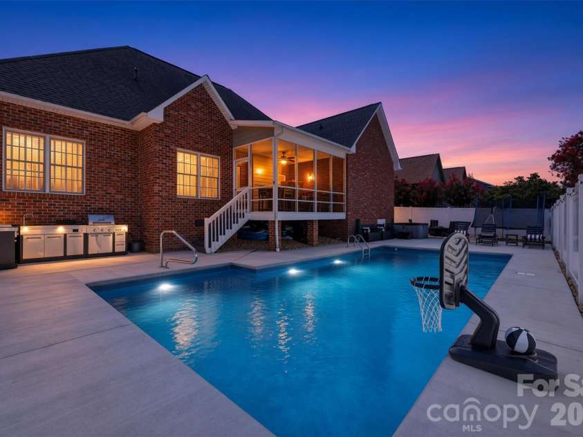 1719 30th Avenue Court, Hickory, NC 28601.  MLS# CAR4417050, YatesRealty ID 47309. 