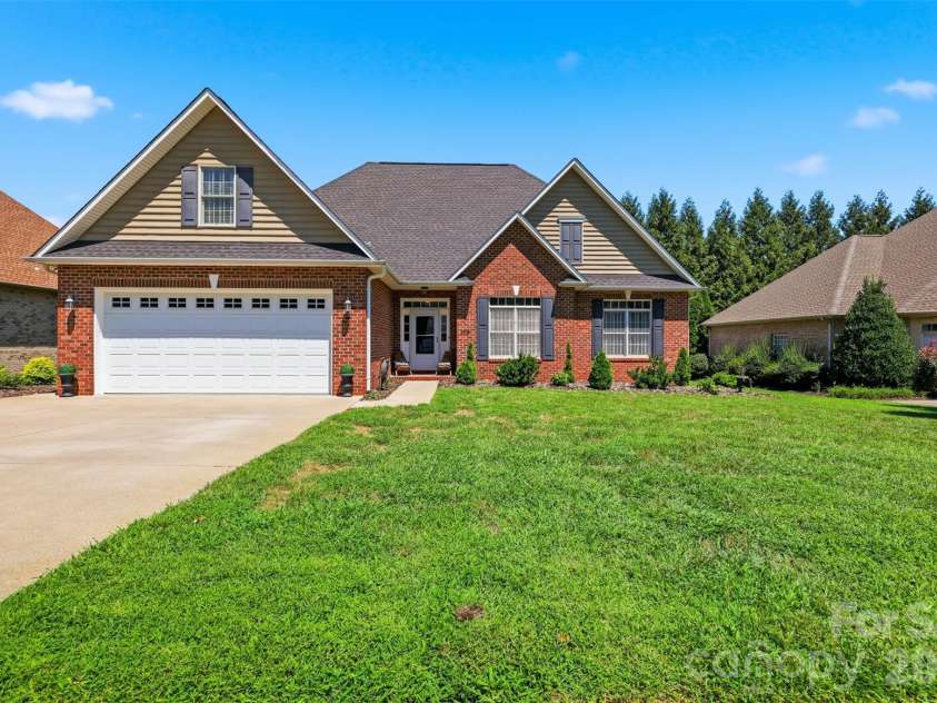 1719 30th Avenue Court, Hickory, NC 28601.  MLS# CAR4417050, YatesRealty ID 47309. 