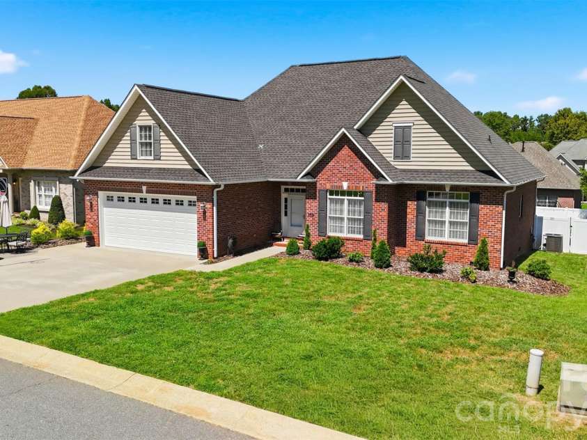 1719 30th Avenue Court, Hickory, NC 28601.  MLS# CAR4417050, YatesRealty ID 47309. 