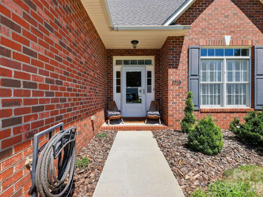 1719 30th Avenue Court, Hickory, NC 28601.  MLS# CAR4417050, YatesRealty ID 47309. 