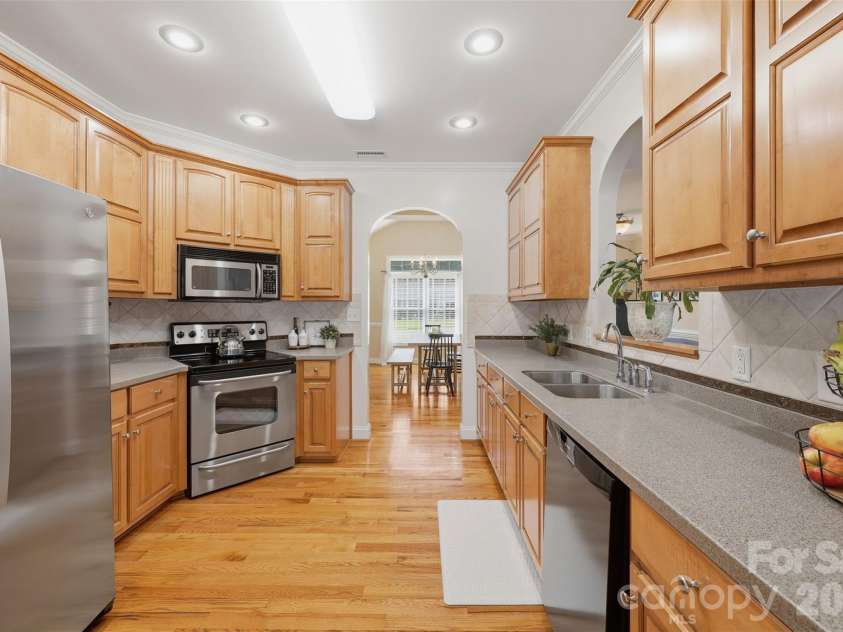 1719 30th Avenue Court, Hickory, NC 28601.  MLS# CAR4417050, YatesRealty ID 47309. 
