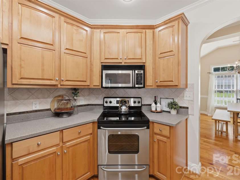 1719 30th Avenue Court, Hickory, NC 28601.  MLS# CAR4417050, YatesRealty ID 47309. 