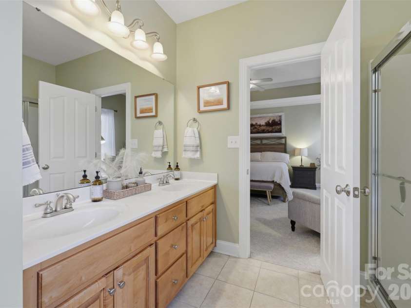 1719 30th Avenue Court, Hickory, NC 28601.  MLS# CAR4417050, YatesRealty ID 47309. 