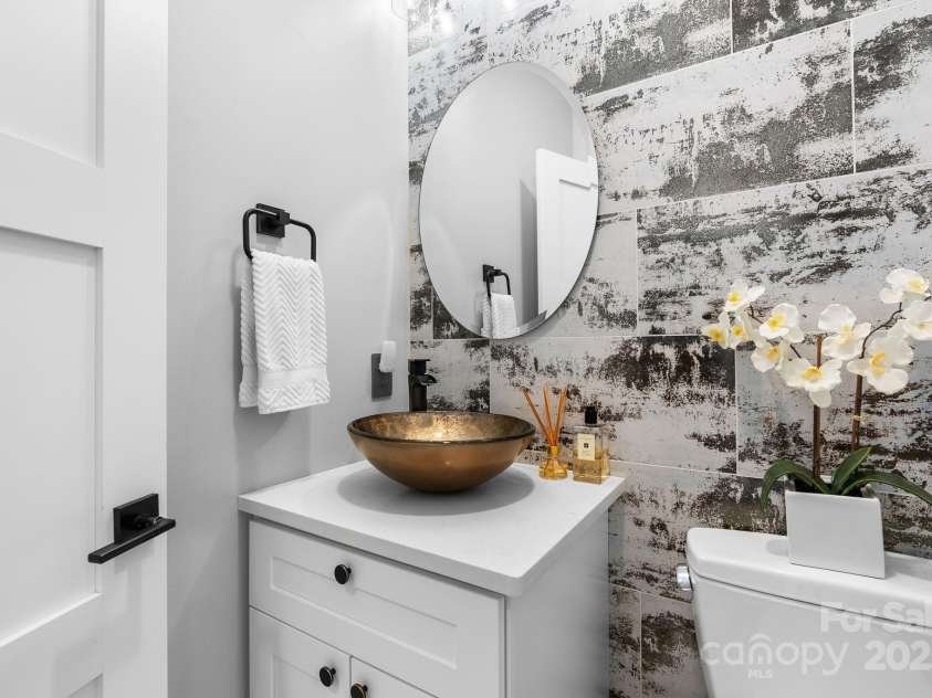 27 Ridge Glen Lane, Leicester, NC 28748.  MLS# CAR4304688, YatesRealty ID 4731. 