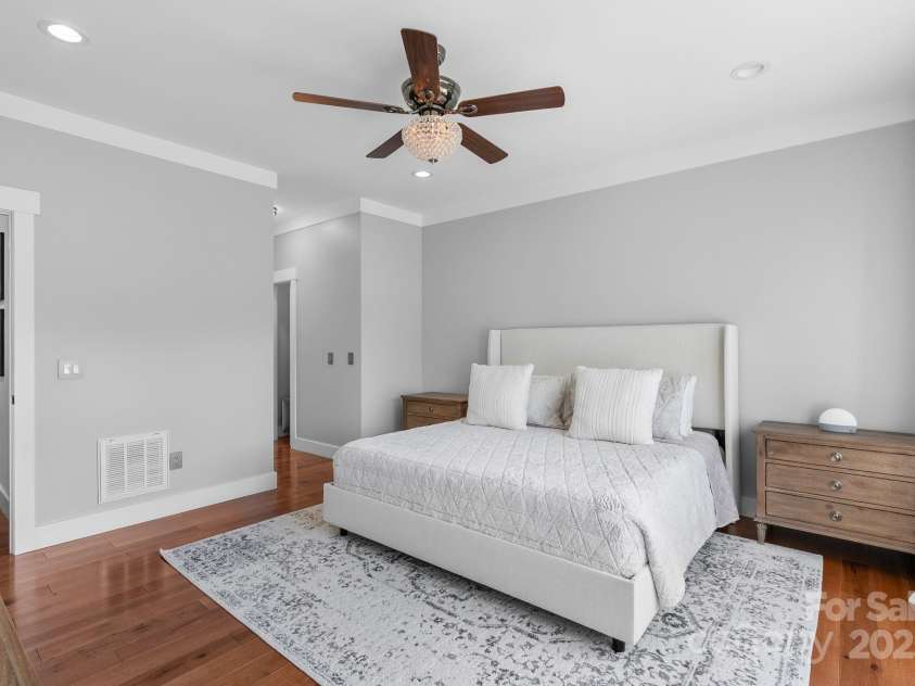 27 Ridge Glen Lane, Leicester, NC 28748.  MLS# CAR4304688, YatesRealty ID 4731. 