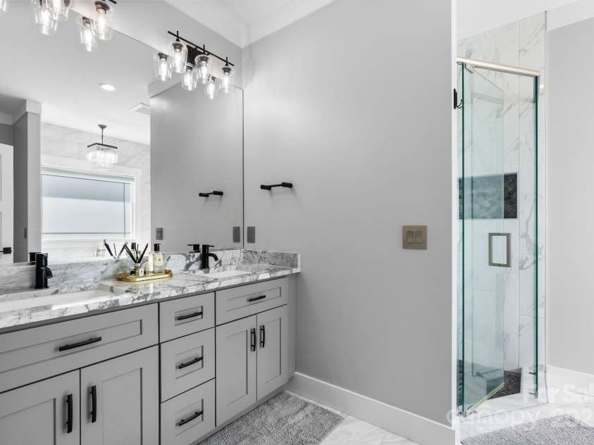 27 Ridge Glen Lane, Leicester, NC 28748.  MLS# CAR4304688, YatesRealty ID 4731. 