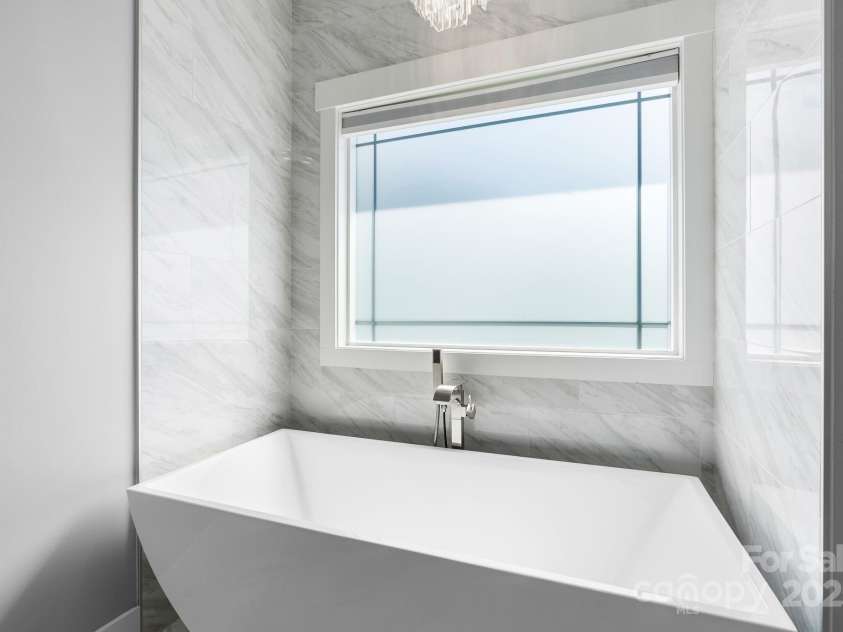 27 Ridge Glen Lane, Leicester, NC 28748.  MLS# CAR4304688, YatesRealty ID 4731. 