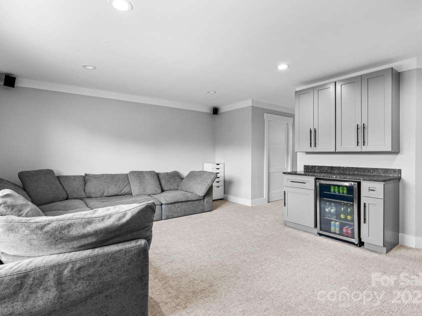 27 Ridge Glen Lane, Leicester, NC 28748.  MLS# CAR4304688, YatesRealty ID 4731. 