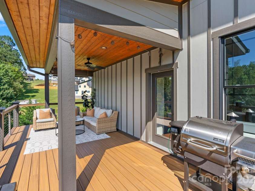 27 Ridge Glen Lane, Leicester, NC 28748.  MLS# CAR4304688, YatesRealty ID 4731. 