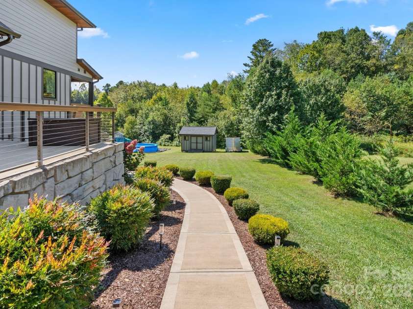 27 Ridge Glen Lane, Leicester, NC 28748.  MLS# CAR4304688, YatesRealty ID 4731. 