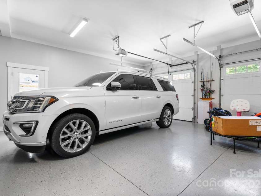 27 Ridge Glen Lane, Leicester, NC 28748.  MLS# CAR4304688, YatesRealty ID 4731. 