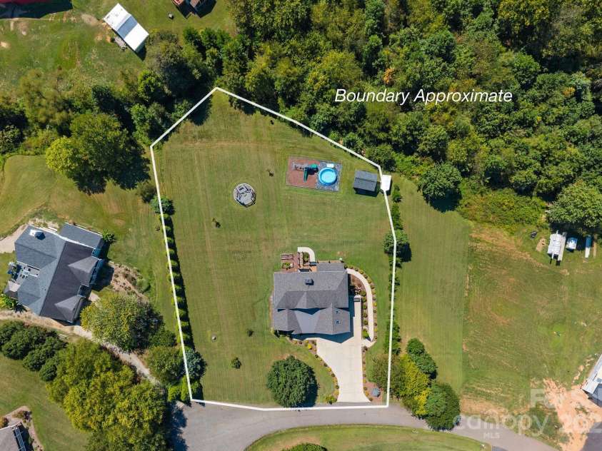 27 Ridge Glen Lane, Leicester, NC 28748.  MLS# CAR4304688, YatesRealty ID 4731. 