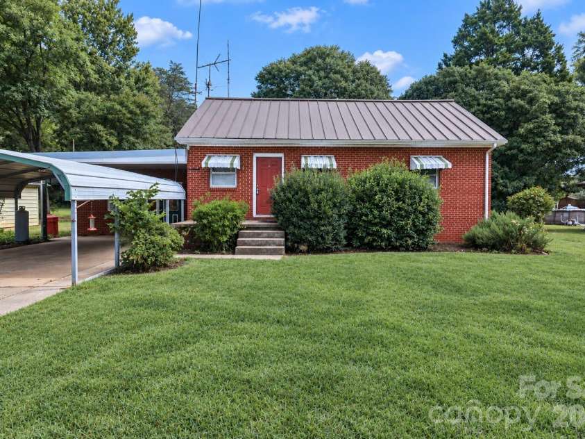 628 Kelly Street, Statesville, NC 28677.  MLS# CAR4419102, YatesRealty ID 47310. 