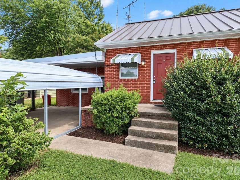 628 Kelly Street, Statesville, NC 28677.  MLS# CAR4419102, YatesRealty ID 47310. 