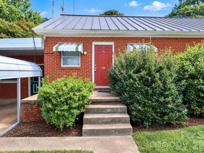628 Kelly Street, Statesville, NC 28677.  MLS# CAR4419102, YatesRealty ID 47310. 