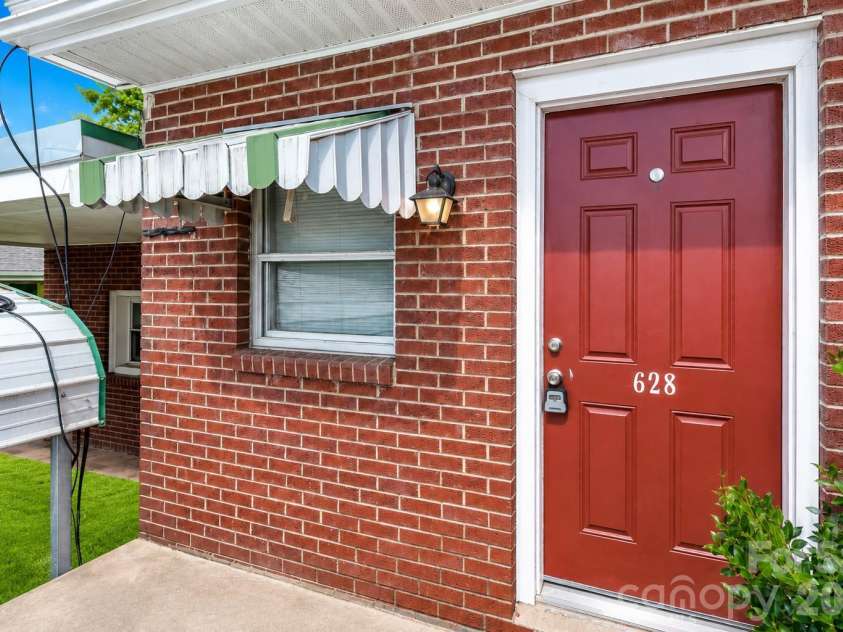 628 Kelly Street, Statesville, NC 28677.  MLS# CAR4419102, YatesRealty ID 47310. 
