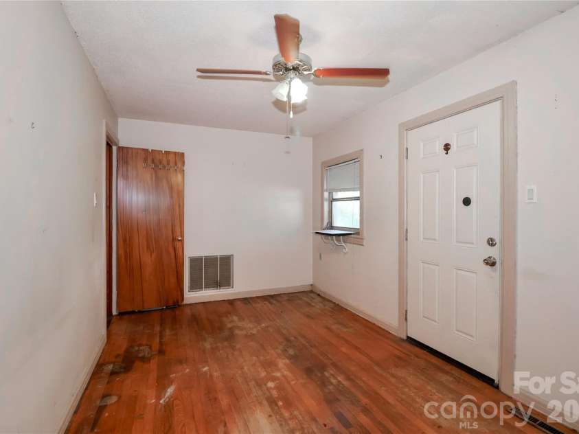 628 Kelly Street, Statesville, NC 28677.  MLS# CAR4419102, YatesRealty ID 47310. 