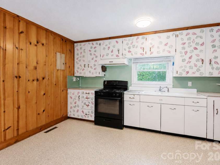 628 Kelly Street, Statesville, NC 28677.  MLS# CAR4419102, YatesRealty ID 47310. 