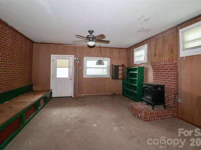 628 Kelly Street, Statesville, NC 28677.  MLS# CAR4419102, YatesRealty ID 47310. 