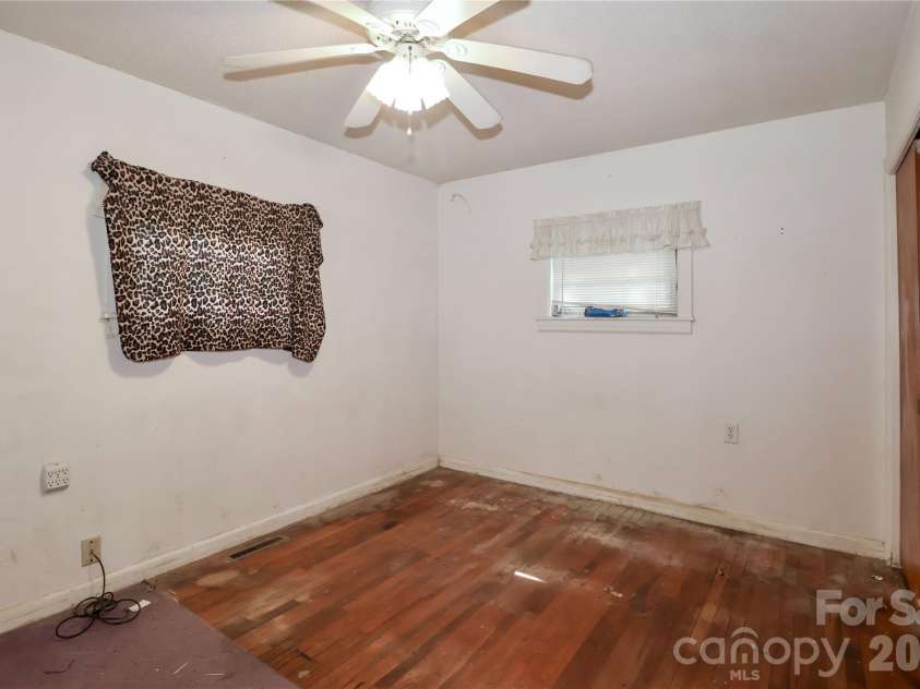 628 Kelly Street, Statesville, NC 28677.  MLS# CAR4419102, YatesRealty ID 47310. 