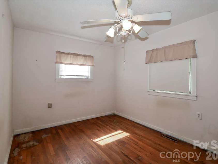 628 Kelly Street, Statesville, NC 28677.  MLS# CAR4419102, YatesRealty ID 47310. 